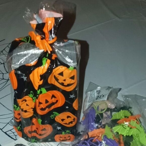 Free Holiday surprise 🎁 gift bag bundles - Picture 2 of 2